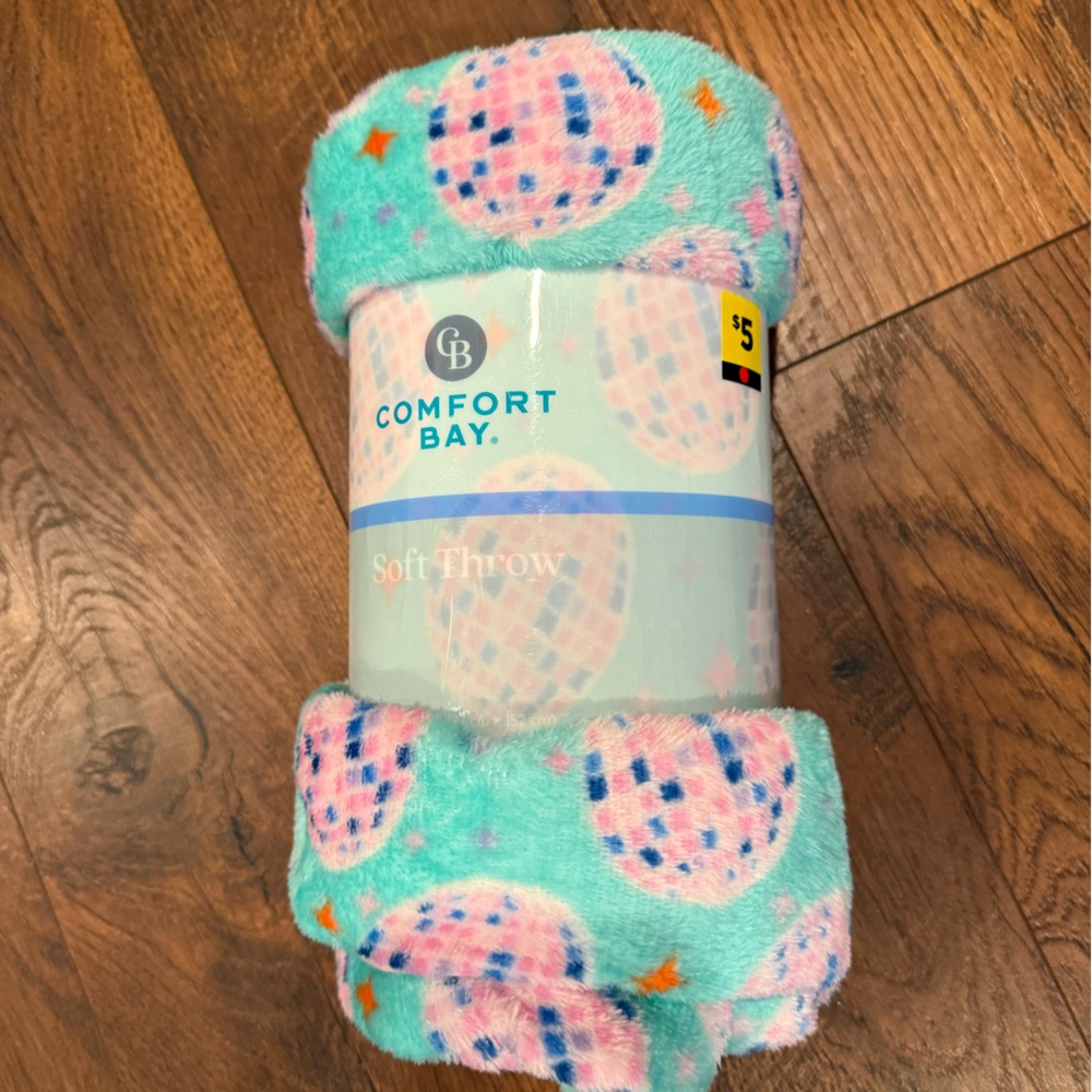 🍾 4 for $20 🍾 NWT COMFORT BAY SOFT THROW